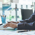 El Dilema del Emprendedor: ¿Negocio Tradicional o la Nueva Era Digital?